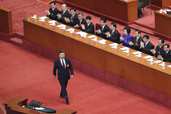 20 10 月18 日，中国共产党第十九次全国代表大会在北京人民大会堂开幕。习近平总书记代表第十八届中央委员会向大会作报告。 新华社