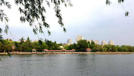 1、整治后的南京市月牙湖