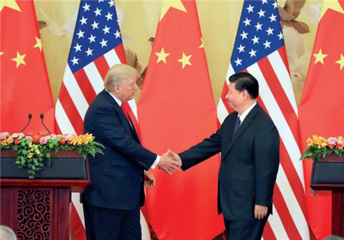 28 11月9日，中国国家主席习近平与美国总统特朗普在北京人民大会堂握手致意。