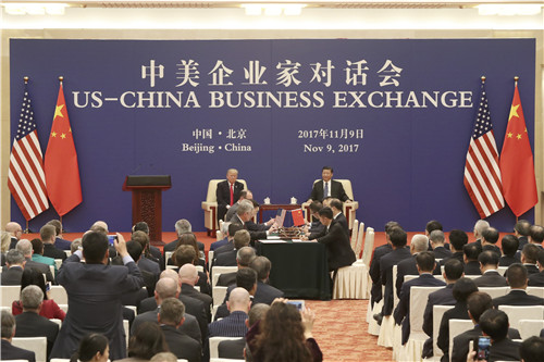 30 11月9日，中美企业家对话会在北京人民大会堂举行。这两天，两国经贸合作的金额达到2535亿美元，创造了中美经贸合作的纪录，也刷新了世界经贸合作史上的新纪录。
