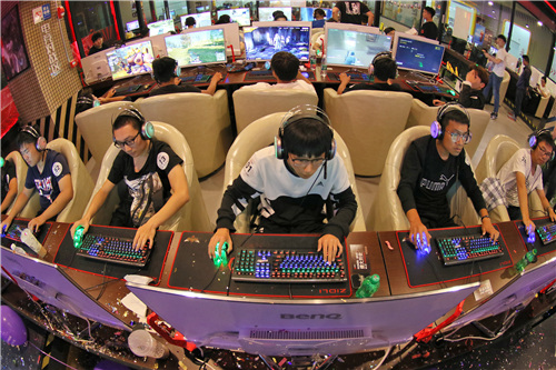 57-1 《绝地求生》的全球同时在线人数超过200 万，中国玩家已经成为其第一大用户源。 视觉中国