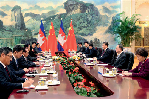 39 12月1日，中共中央总书记、国家主席习近平在北京人民大会堂会见前来出席中国共产党与世界政党高层对话会的柬埔寨人民党主席、政府首相洪森。