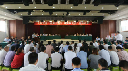 2  2017年9月19日，河南大张实业有限公司党委举行“迎接十九大 做合格党员”知识竞赛.