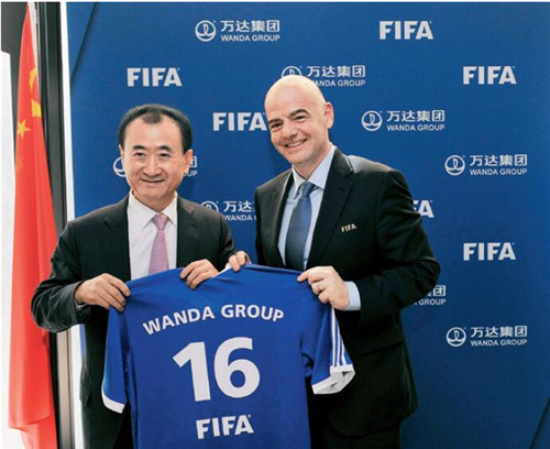 21 2016 年3 月18 日，瑞士，万达成为国际足联顶级赞助商，王健林、因凡蒂诺出席签约仪式。视觉中国