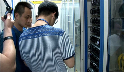 3、专案组在广东珠海电信大楼互联网数据中心对涉案服务器采取统一断网措施