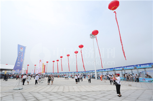 7 第二届中国·鱼台龙虾节在鱼台县龙虾广场举行开幕式，图为开幕式现场。