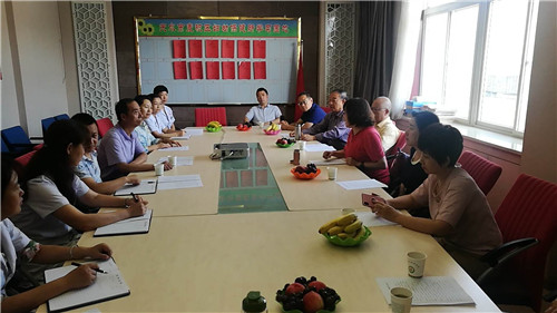 2018年8月19日甘肃省政府参事医疗专家组在天水市麦积区妇幼保健院开展技术交流。摄影 刘岩