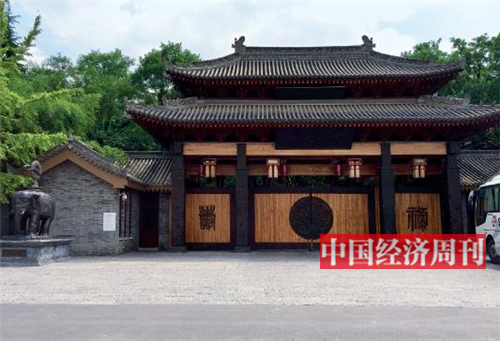 p22-9 月11 日，别墅项目西安院子（一期）的一扇大门。《中国经济周刊》记者 胡巍 摄