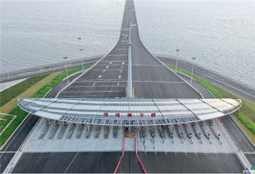 p79 11 月7 日，广东珠海，港珠澳大桥。视觉中国