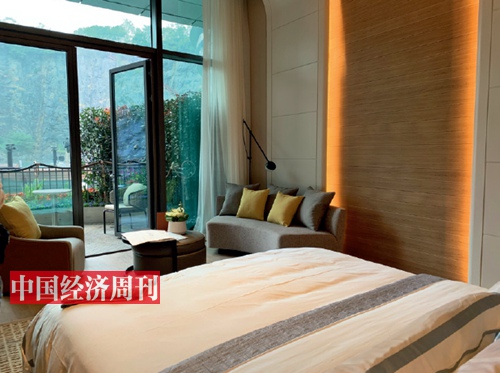 84-3 世界上海拔最低的五星级酒店室内布置和壮观外景。《中国经济周刊》记者 宋杰 摄