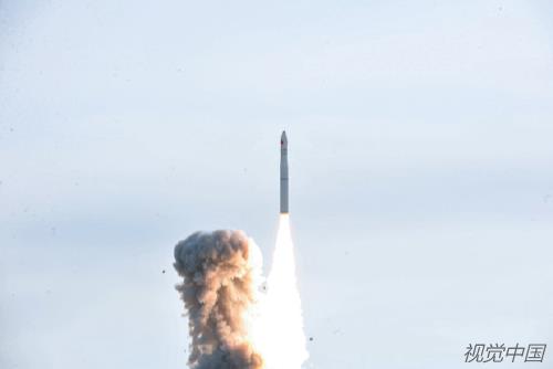 p35-2 2018 年 1 月 19 日，中国长征十一号固体运载火箭在酒泉卫星发射中心腾空而起，将 6 颗商业小卫星送入太空。这是长征系列运载火箭的第 264 次发射。