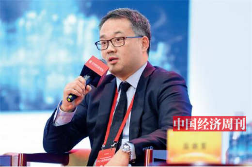 p81 周科吉在第十七届中国经济论坛上参加“军民融合催生自主核心技术”高端对话