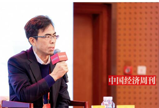 p84 李连宏在第十七届中国经济论坛上参加“军民融合催生自主核心技术”高端对话