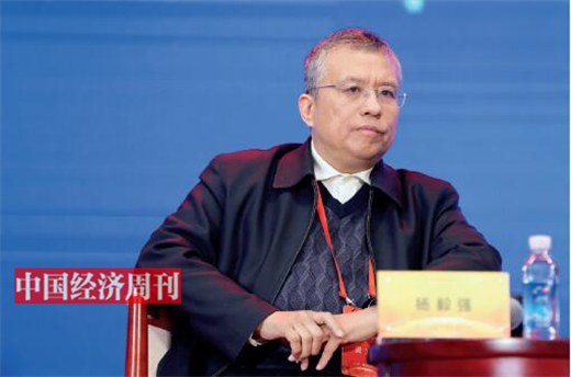 p75 杨毅强在第十七届中国经济论坛上参加“军民融合催生自主核心技术”高端对话