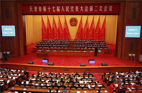 1月14日，天津市十七届人大二次会议开幕，天津市长张国清作政府工作报告。孙晓川摄影