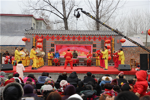 图二：专探乡衡坡村举办了首届春节联欢会