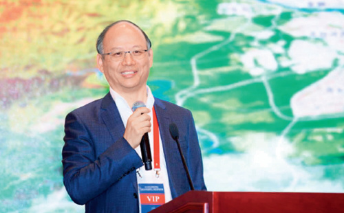 98 中国区域科学协会会长、首都经贸大学副校长、北京大学教授杨开忠