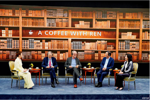 p17  6 月17 日，华为公司创始人、CEO 任正非（右二）与美国学者乔治·吉尔德（左二）、尼古拉斯·尼葛洛庞帝（左三）在深圳总部就“技术、市场和企业”主题进行对话。