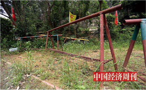 p21-2 带铁刺的路障，黄志贤的保安队曾用这类器具与凤凰别墅山庄的业主对峙。《中国经济周刊》记者 胡巍| 摄