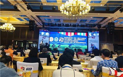 首届中国（甘南）骑行旅游发展高峰论坛举办。摄影李开南