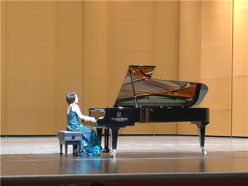 著名钢琴演奏家胡瀞云演奏现场.摄影 李开南