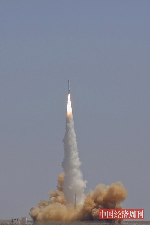 p22 北京星际荣耀空间科技有限公司双曲线一号遥一长安欧尚号运载火箭，在中国酒泉卫星发射中心成功发射。《中国经济周刊》首席摄影记者  肖翊| 摄