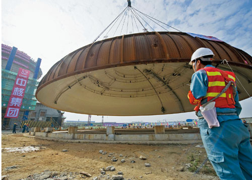P71-12月28日，海南省昌江黎族自治县，海南昌江核电工程1号机组核岛穹顶吊装成功。CFP