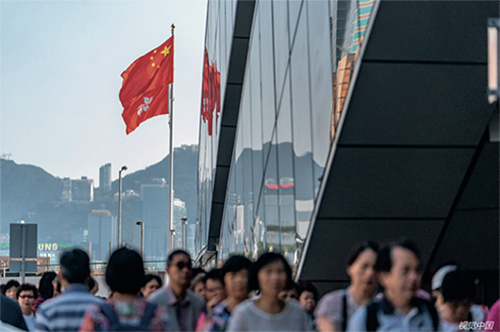 p21 2018年9月30日，香港，国庆节期间，广深港高速铁路迎客流高峰。