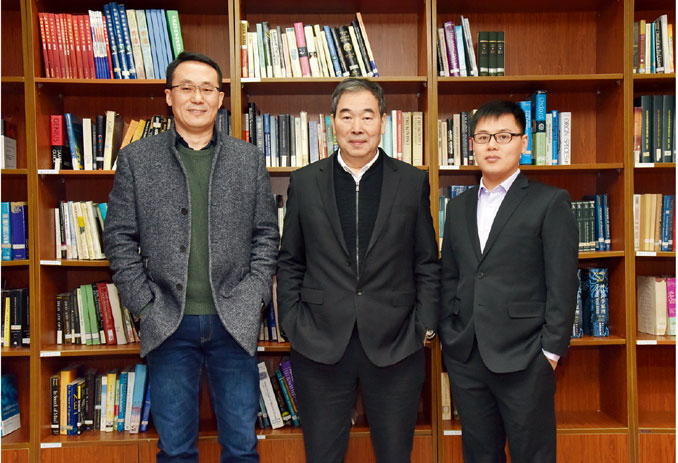 体细胞克隆猴团队主要成员：蒲慕明（中）、孙强（左）、刘真（右）中科院脑智卓越中心| 供图