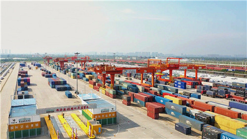 西安国际港务区（刘龙 摄）