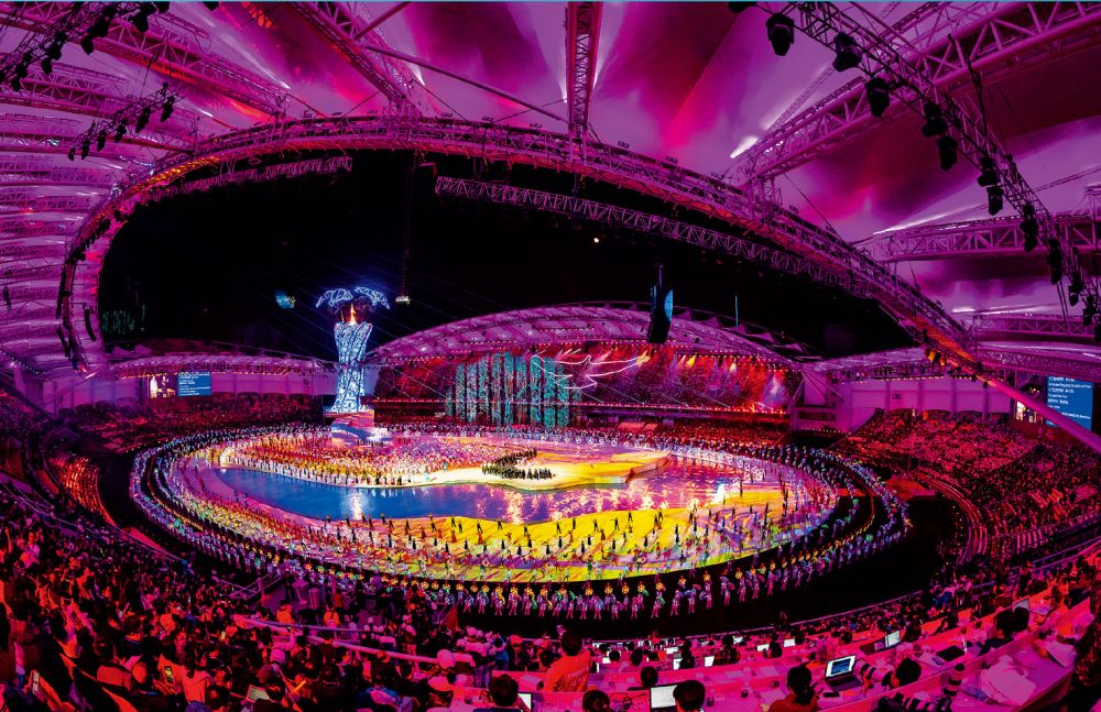 10 月18 日晚，第七届世界军人运动会开幕式在武汉体育中心举行，可容纳近6万名观众的武汉体育中心主体育场人声鼎沸、气氛热烈。