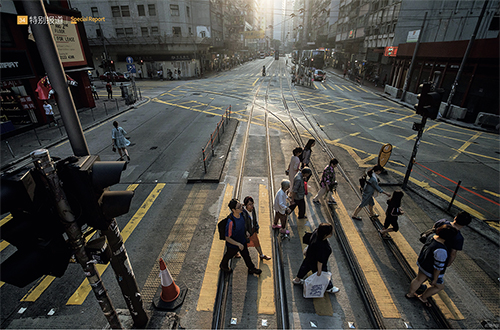 p35-1 10 月27 日，香港，当地街头景象。