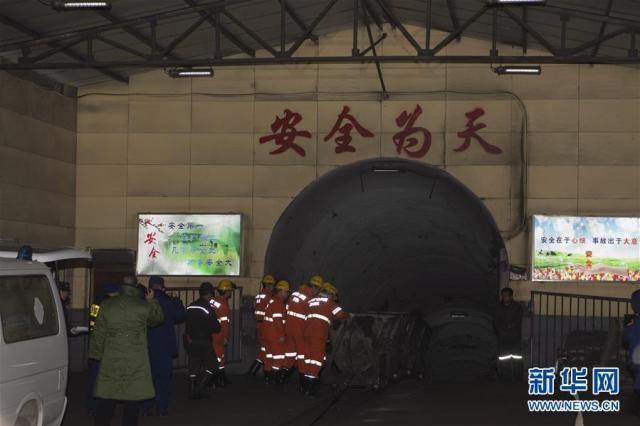 这是11月19日拍摄的救援现场。 新华社记者 杨晨光 摄
