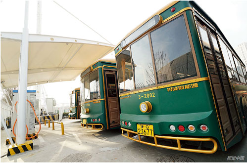 P18银隆新能源公交车“银海号”复古“铛铛车”将在天津162 路公交线正式启用