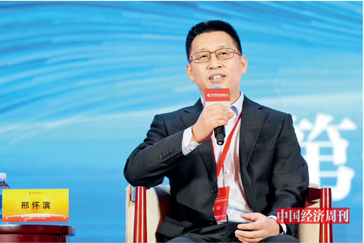 P59 邢怀滨在第十八届中国经济论坛上参加“发展先进制造业 振兴实体经济”分论坛