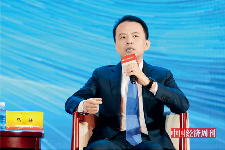 P66 马跃在第十八届中国经济论坛上参加“发展先进制造业 振兴实体经济”分论坛