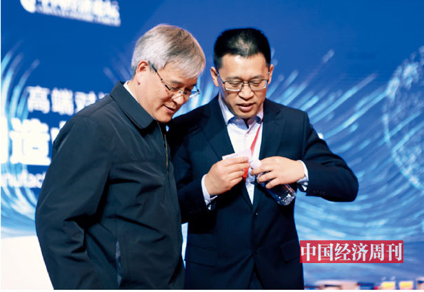 P13 科技部科技评估中心副主任邢怀滨与中控科技集团创始人褚健在论坛现场交流