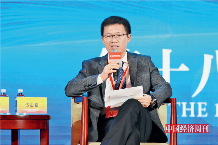 P88 伍志强在第十八届中国经济论坛上参加“优化营商环境 助力企业发展”分论坛