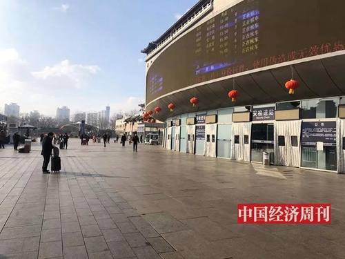 北京西站人不多，3分钟就出站了。