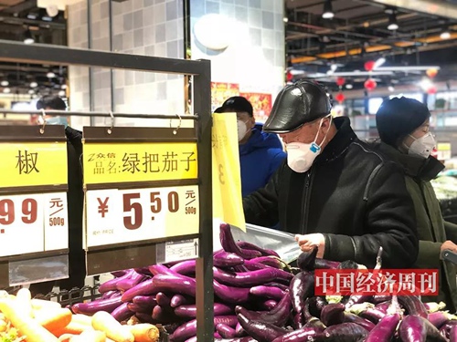 在北京的超市，不少人一买都是一购物车，买完速速装车后就离开了，基本上没有人闲逛商场。