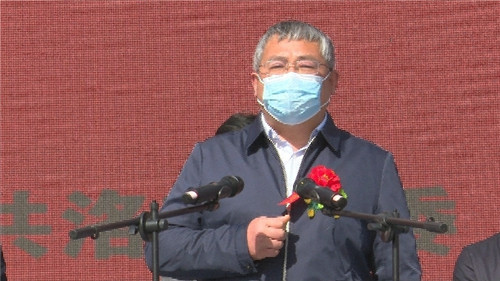 开工仪式由县委书记璩泽涛主持,县长王宇鹏介绍了开工项目情况,市委