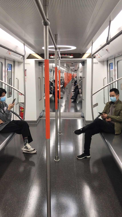 武汉地铁、公交已逐步恢复运营。（李步云摄）