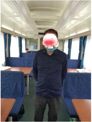 列车乘警长李洪贤接到旅客刘女士报警,称一男子趁其在座位上睡觉之际