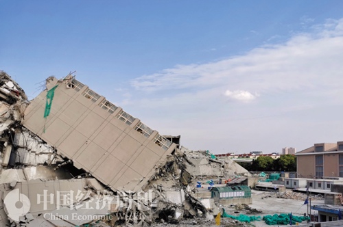 爆破后的现场  摄影：《中国经济周刊》记者 王雨菲2