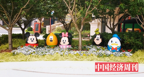 迪士尼乐园内的可爱经典形象雕像 摄影：中国经济周刊记者 王雨菲