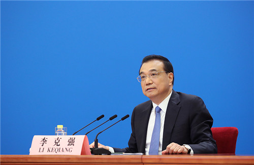 5月28日，国务院总理李克强在北京人民大会堂出席记者会并回答中外记者提问。 新华社记者 姚大伟 摄2