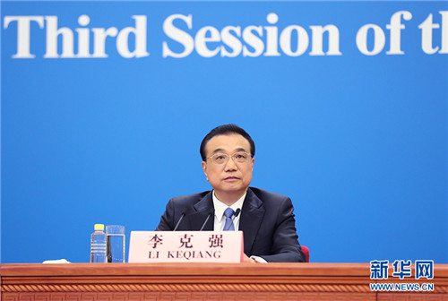5月28日，国务院总理李克强在北京人民大会堂出席记者会并回答中外记者提问。 新华社记者 刘卫兵 摄1