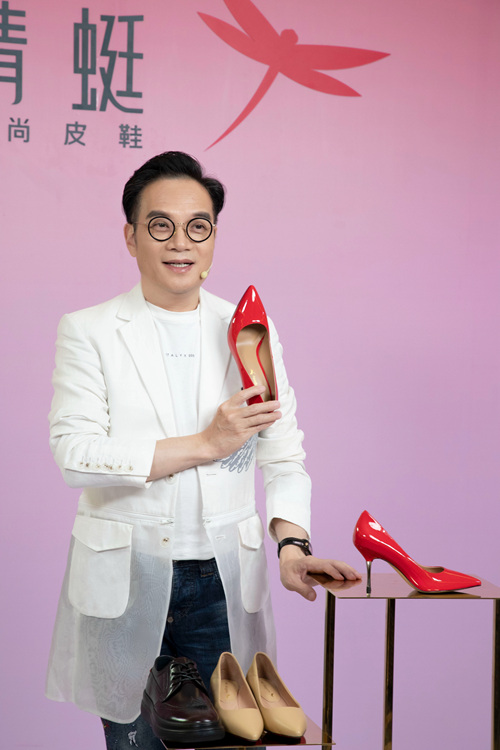 牵手代言人angelababy红蜻蜓董事长亲自直播带货加速数字化转型