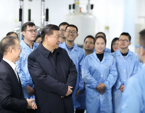 2019年1月17日，习近平在天津南开大学参观了百年校史主题展览，察看了化学学院和元素有机化学国家重点实验室，并同部分师生代表亲切交流。