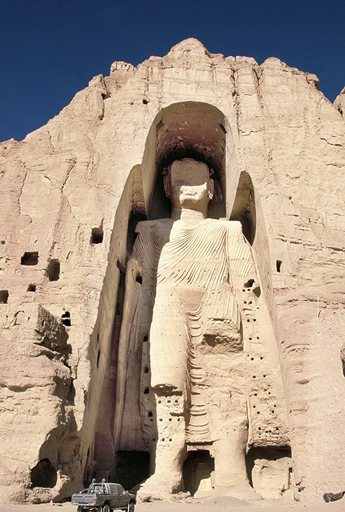 50 巴米扬大佛 巴米扬大佛是阿富汗巴米扬省内的两尊具珍贵意义的立佛像，也是希腊式佛教艺术的经典作品